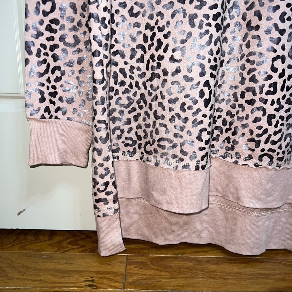 Jane and Delancey Blush Pink Cheetah Print Soft Sweatshirt Size Small - Picture 6 of 10